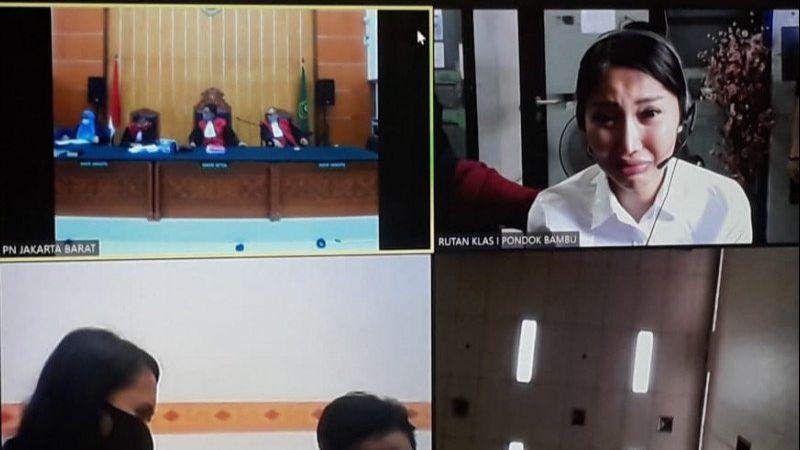 Dituntut Tiga Tahun Penjara, Tangis Lucinta Luna pun Pecah