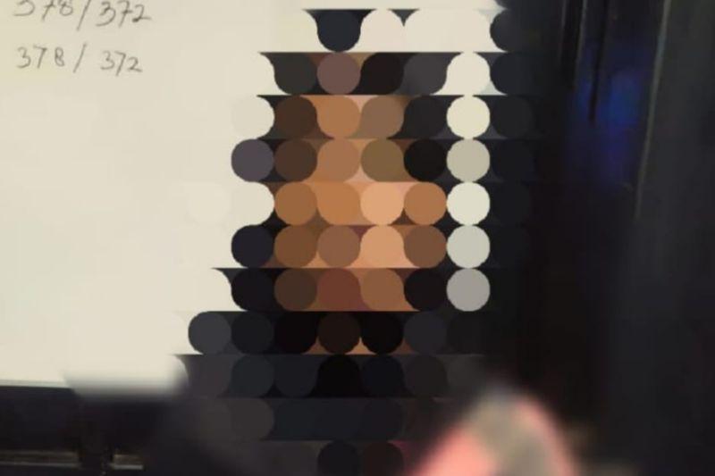 Polisi Tangkap Wanita Pakai Kaus Bergambar Palu Arit di Ternate