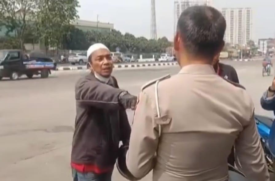 Viral Pengendara Tidak Terima Ditilang Uji Emisi di Bekasi