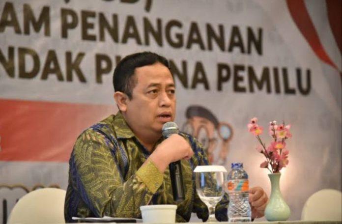 Viral Mobil Pelat Merah Bawa Baliho Ganjar-Mahfud, Bawaslu: Kampanye Dilarang Pakai Fasilitas Pemerintah!