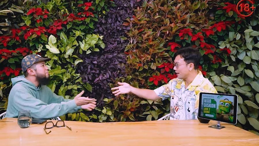 Dery 'Kasisolusi' Bimbing Denny Sumargo Baca Syahadat, Fix Masuk Islam?