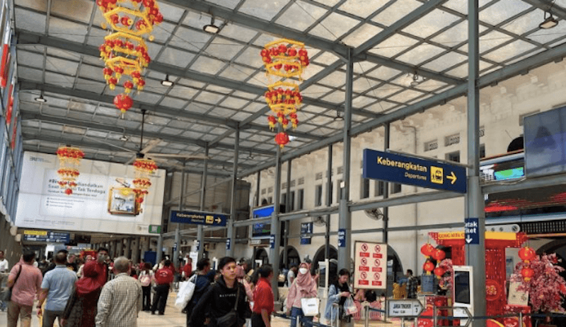 Libur Panjang, Stasiun Senen Dipadati Penumpang