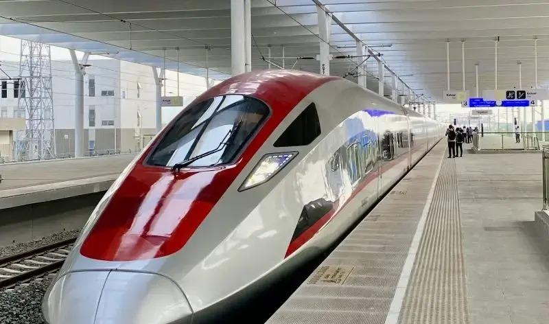 Libur Panjang, Jumlah Penumpang Kereta Cepat Whoosh Naik 50 Persen