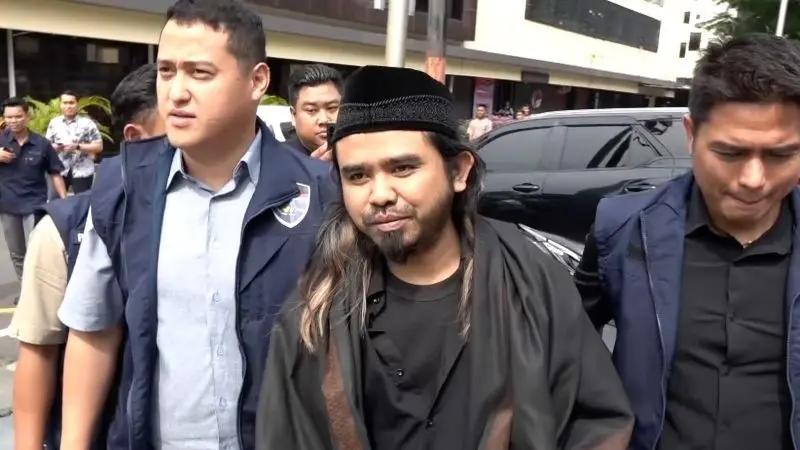 Gus Syamsudin Dikenakan Pasal UU ITE Terkait Kasus Tukar Pasangan