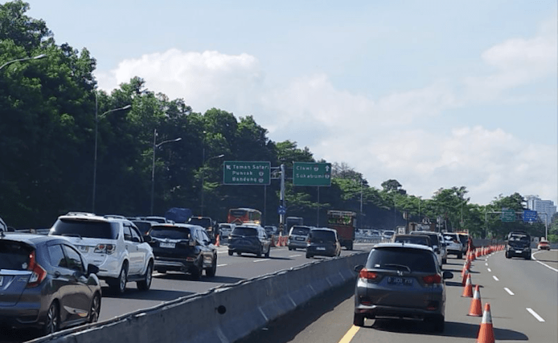 Arus Lalu Lintas Menuju Puncak Padat