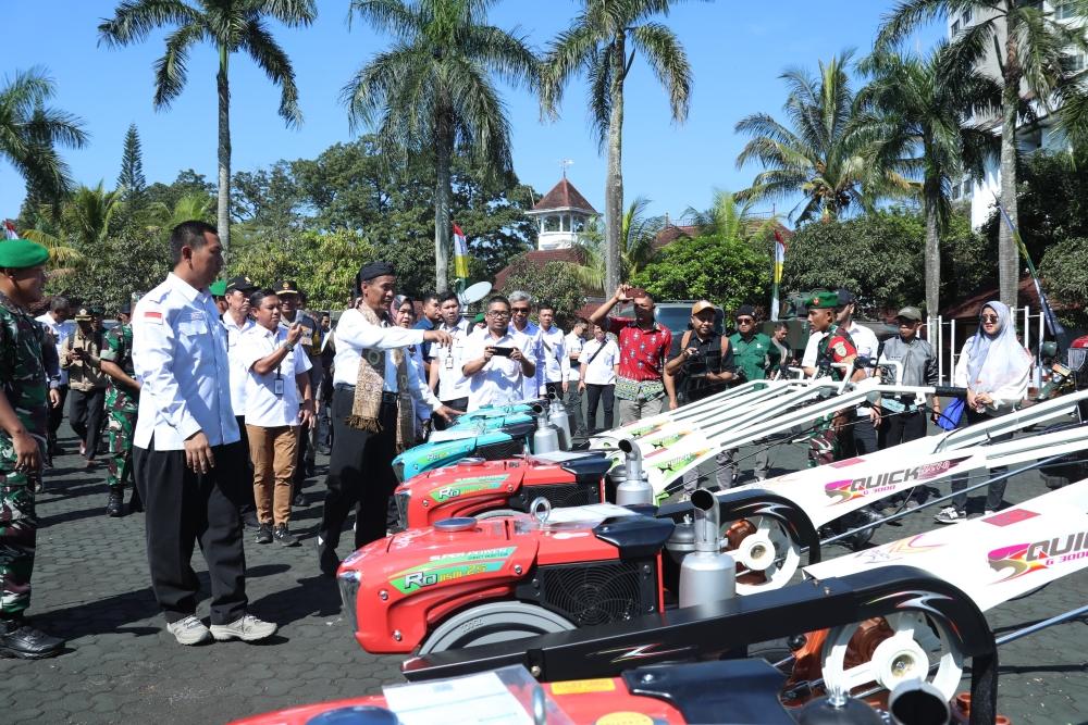 Mentan Amran Minta Awak Media Awasi Pengecer dan Distributor Pupuk Nakal