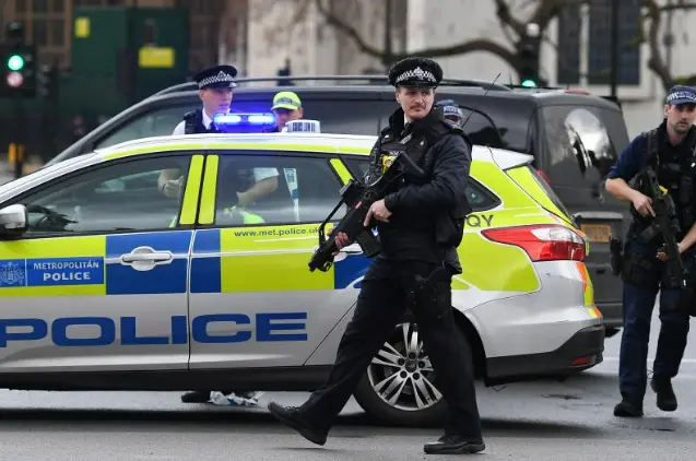 Tiga Pria Ditangkap atas Tuduhan Kerja Sama dengan Intelijen Hong Kong di London