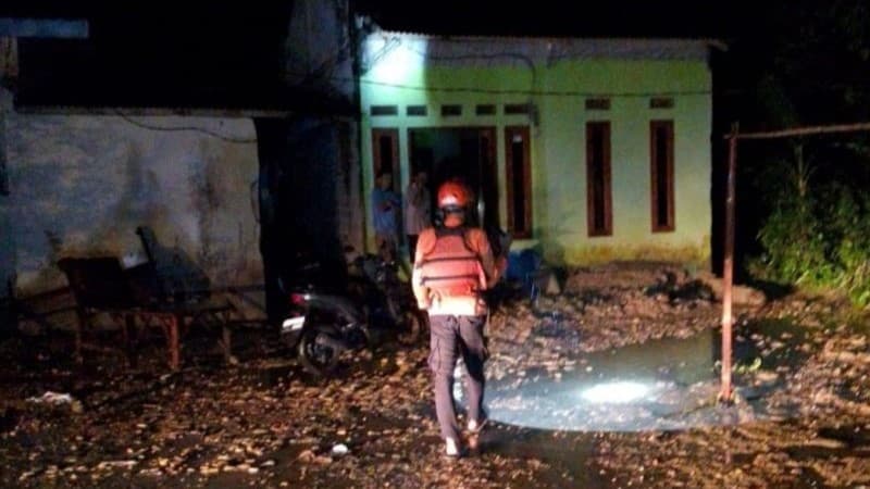 12 Rumah Terendam Banjir, 20 Warga Desa Sukamaju Bogor Terpaksa Mengungsi