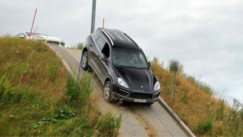 Duh! Ternyata Ini Penyebabnya Rem Tiba-tiba Blong saat Turunan