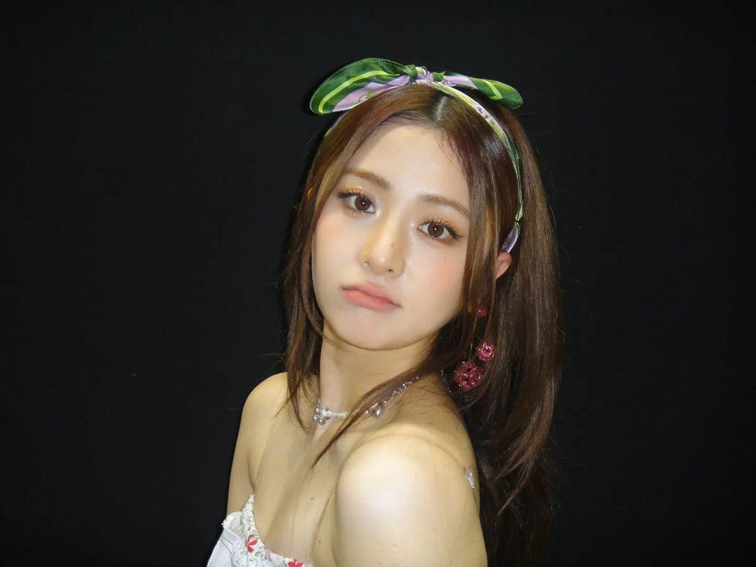 Beri Nasihat Kepada Yunjin LE SSERAFIM, Bang Si Hyuk Tuai Kritikan