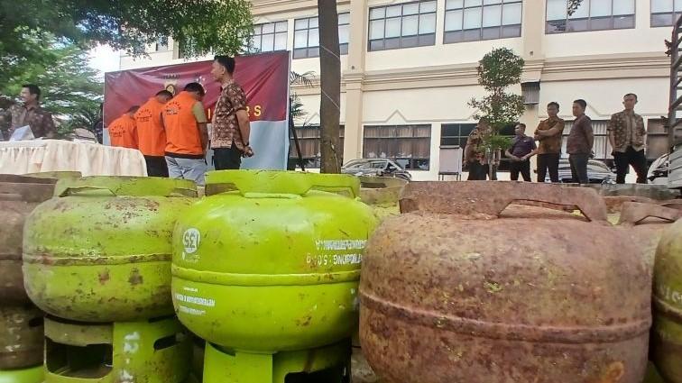 Polisis Tangkap Pelaku Pengoplos Gas LPG di Jambi