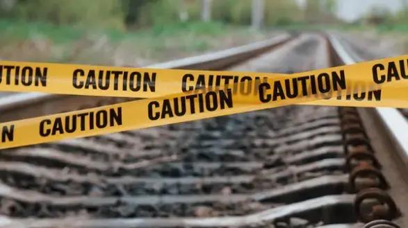 Tidak Dengar Peluit Petugas, Seorang Pria Terseret KA 10 Meter di Jakpus