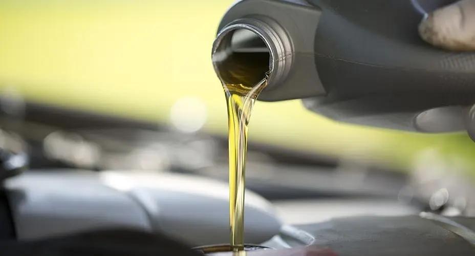6 Perbedaan Oli Sintetis dan Mineral, Jarang Banyak Orang Tahu!