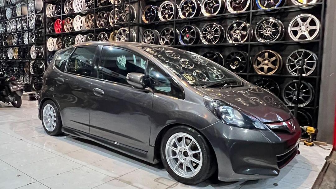 4 Jenis Velg Mobil: Kelebihan dan Kekurangannya