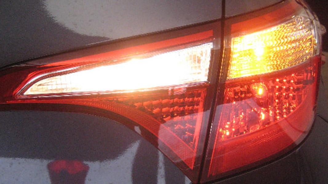Ini 5 Alasan Kenapa Lampu Cahaya Rem Kendaraan Berwana Merah