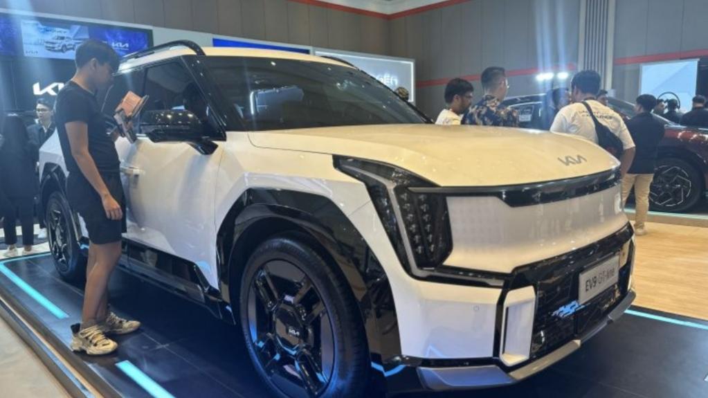 KIA EV9 Raih Piala Emas IDEA 2024