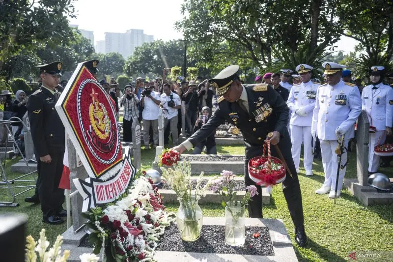 Ziarah di TMP Kalibata, Panglima TNI dan Kepala Staf Tiga Matra Kenang Jasa Pahlawan