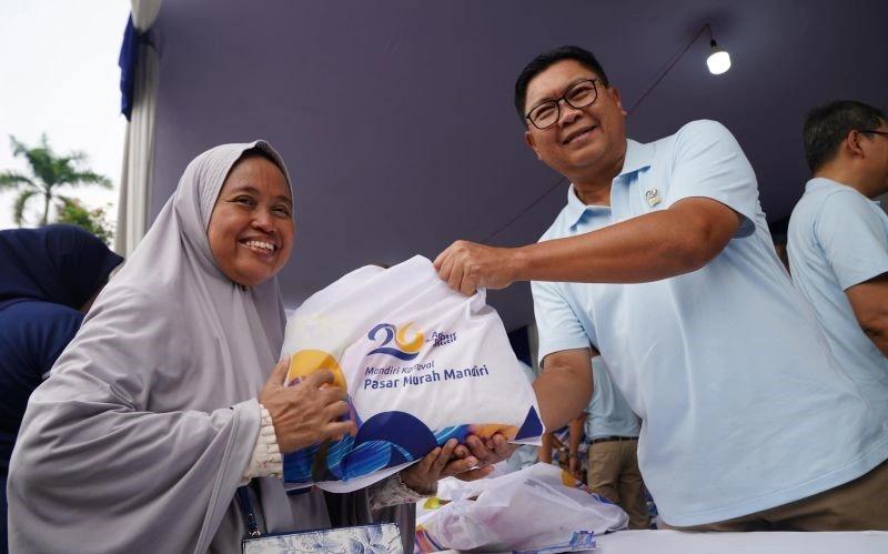 293 Ribu Pelaku Usaha Dapat KUR Rp32,2 Triliun dari Bank Mandiri
