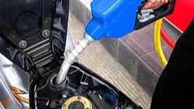 Bahaya! Ini 6 Dampak dari Motor Matic Injeksi yang Selalu Habis Bensin di Jalan