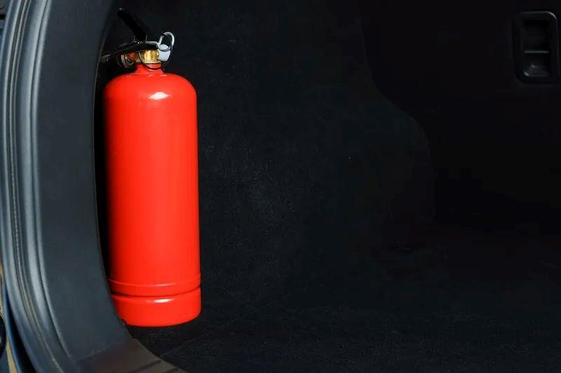 Pentingnya Memiliki APAR di Mobil untuk Keselamatan Berkendara: Ada 4 Jenis