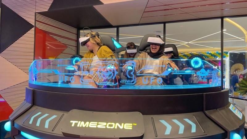 Serunya Hiburan Akhir Pekan di Timezone Pacific Place: Wahana VR, Laser Tag hingga Social Bowling
