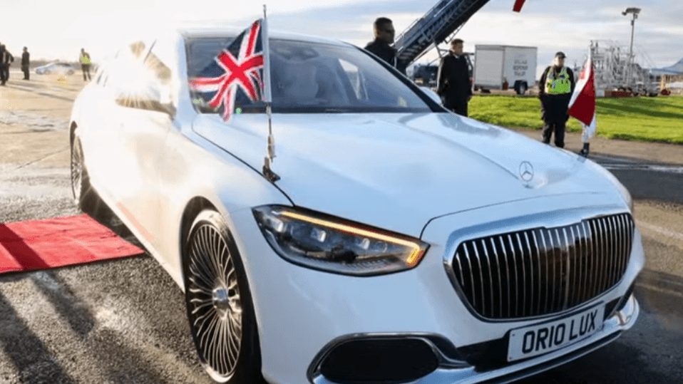 Kunjungan Resmi ke Inggris, Presiden Prabowo Tampil Elegan Naik Mercedes-Maybach Mewah