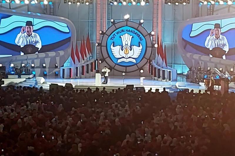 Di Hadapan para Guru, Presiden Prabowo Menitikkan Air Mata