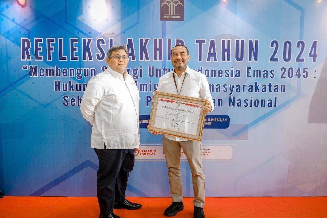 Kemenparekraf Raih Penghargaan Terbaik dalam Hasil Penilaian IRH Tahun 20