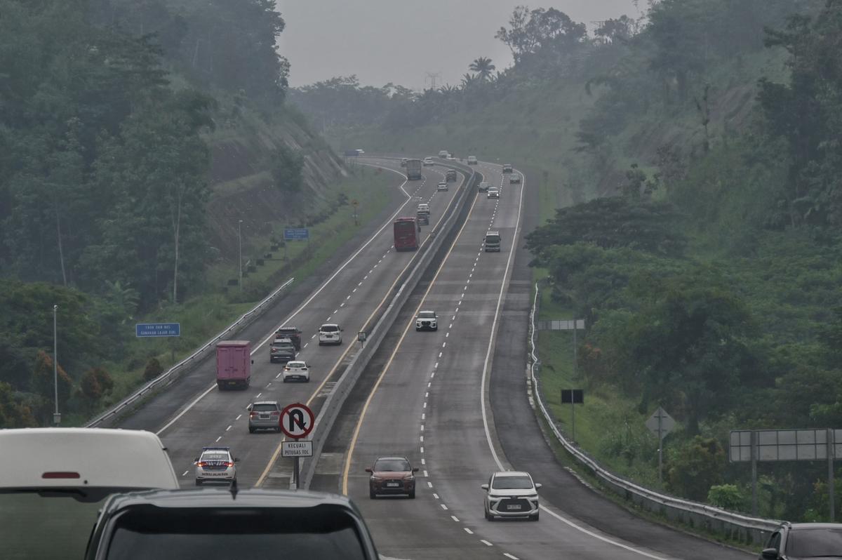 Wamenhub Cek Kelancaran Arus Lalu Lintas Tol Wilayah Joglosemar