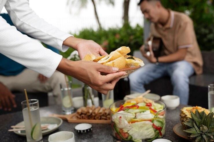 5 Tips Jaga Berat Badan saat Liburan, Simak di Sini!