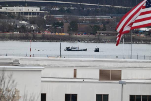 Penyelidik Lanjutkan Pencarian Pesawat usai Kecelakaan Fatal Washington