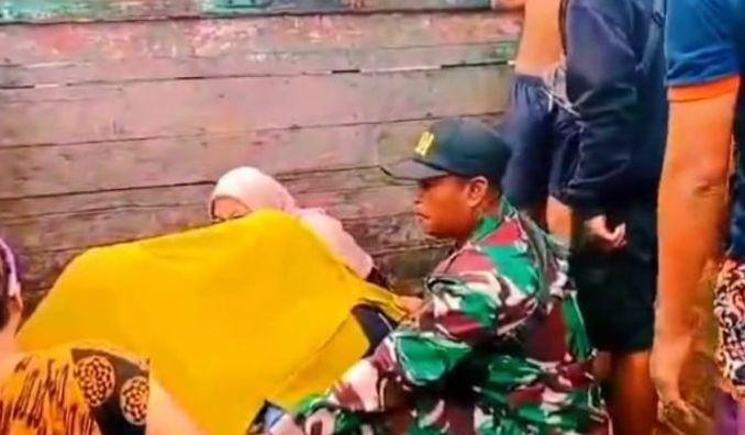 Anggota TNI di Mempawah Bantu Ibu Melahirkan di Atas Truk Barang