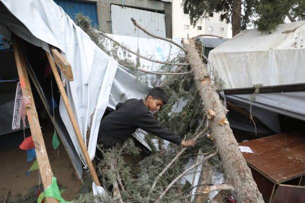 Badai Hancurkan Tenda Pengungsi di Gaza, Krisis Kemanusiaan Kian Parah