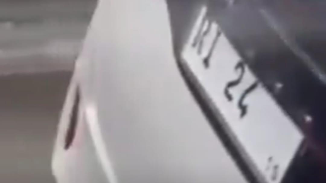 Lagi dan Lagi! Sekarang Mobil Dinas RI 24 Tabrak Aturan, Viral Masuk Jalur TransJakarta