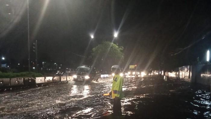 Hujan Deras, Daan Mogot dan Letjen Suprapto Tergenang Air