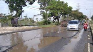 Kerusakan Jalan di Musim Hujan Jadi Pemicu Kecelakaan, Siapa yang Harus Perbaiki?