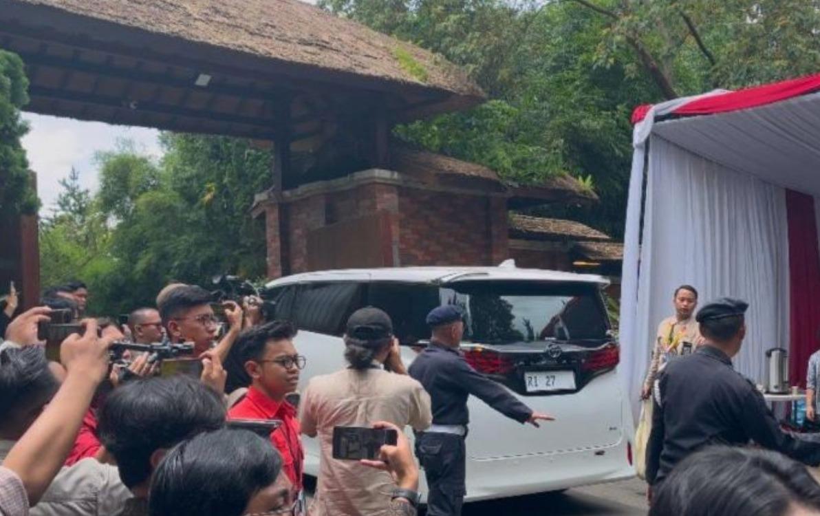 Prabowo Kumpulkan Pejabat, Sejumlah Menteri Naik Motor dan Jalan Kaki