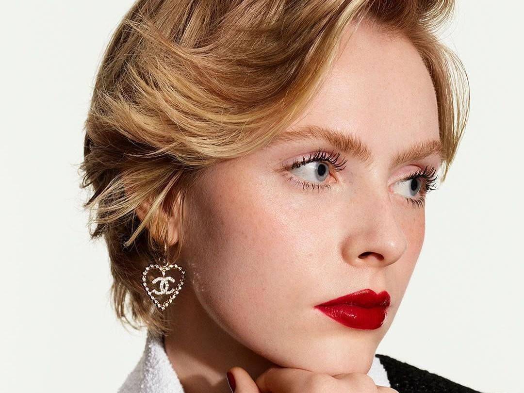 Mengapa Lipstick Merah Selalu Jadi Simbol Kekuatan dan Percaya Diri?