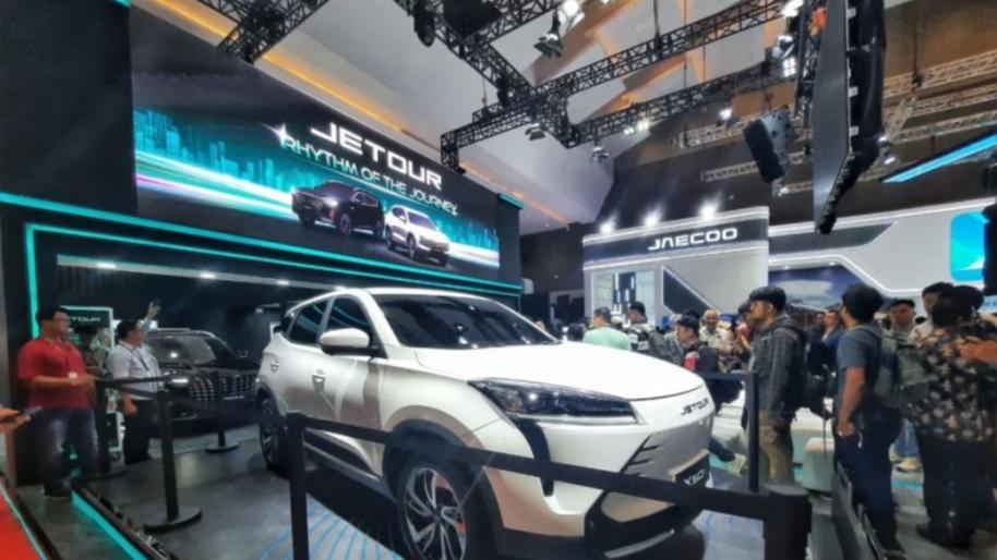 Jetour Luncurkan Kendaraan Listrik X50e di IIMS 2025, Fokus Ramah Lingkungan