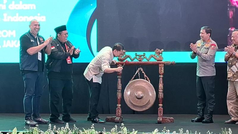 Usia Petani Menua, Fadli Zon Ajak Pemuda Bertani