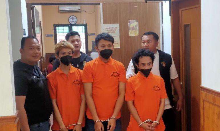 Pemulung di Tambora Dibacok Begal, Uang Rp2,5 Juta buat Keluarga Dirampas