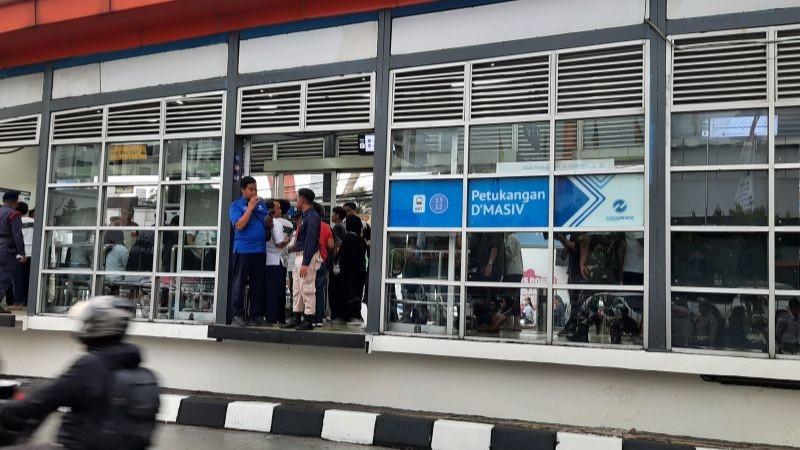 Transjakarta Gandeng D'Masiv Ajak Naik Transportasi Umum