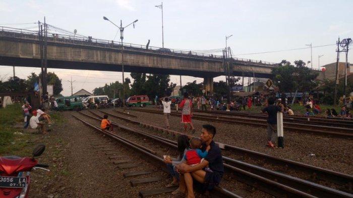 KAI Imbau Masyarakat Tidak Melakukan Aktivitas Ngabuburit di Jalur KA