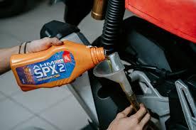 Ganti Oli Motor Setiap Berapa Km? Ini Waktu yang Tepat untuk Performa Maksimalnya