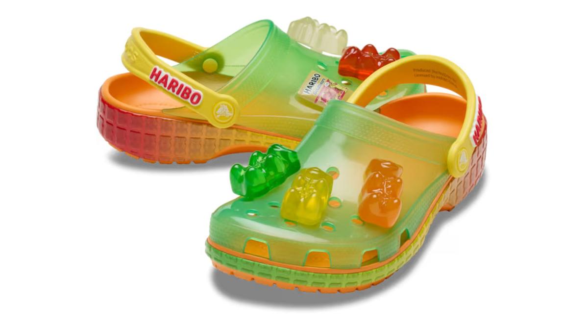 Gemas! Crocs Gandeng Haribo Hadirkan Sandal Bernuansa Gummy Bear