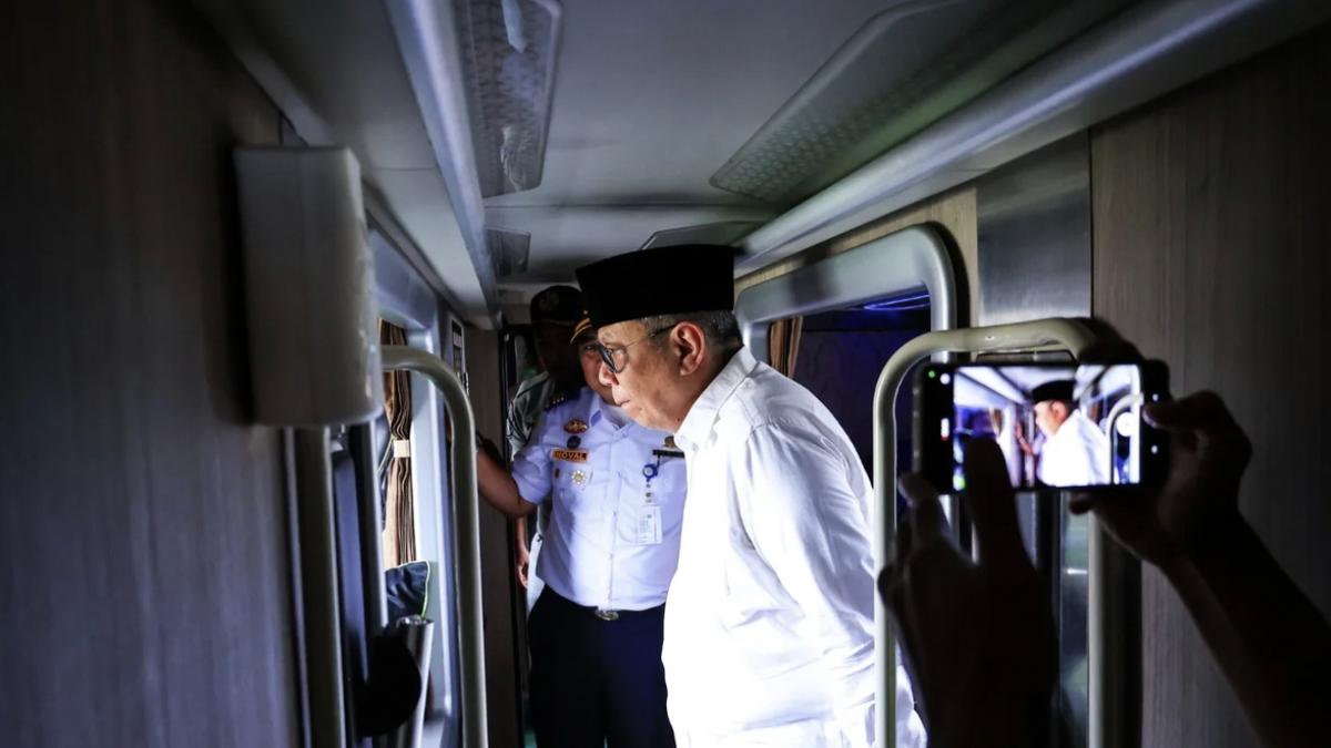 Benyamin Davnie Tinjau Ramp Check di Terminal Pondok Cabe