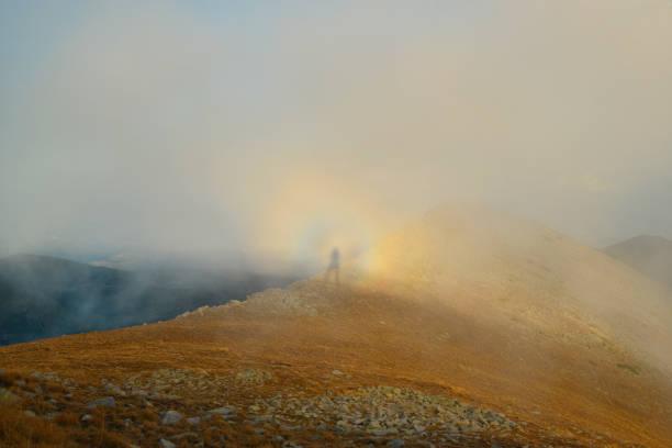 Broken Spectre: Fenomena Alam yang Sering Dianggap Hantu oleh Pendaki