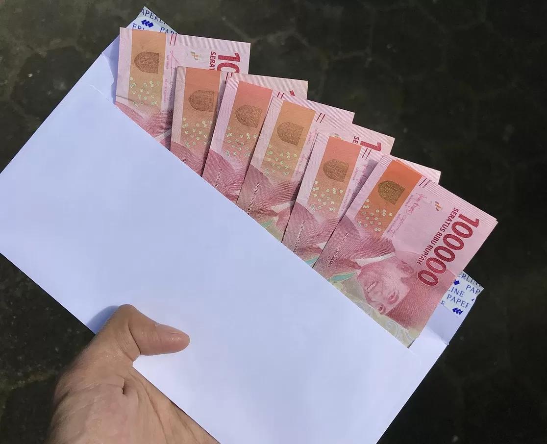 Cerdas Mengelola THR, Simak 6 Tips agar Bisa Ditabung dan Tidak Habis Sia-Sia