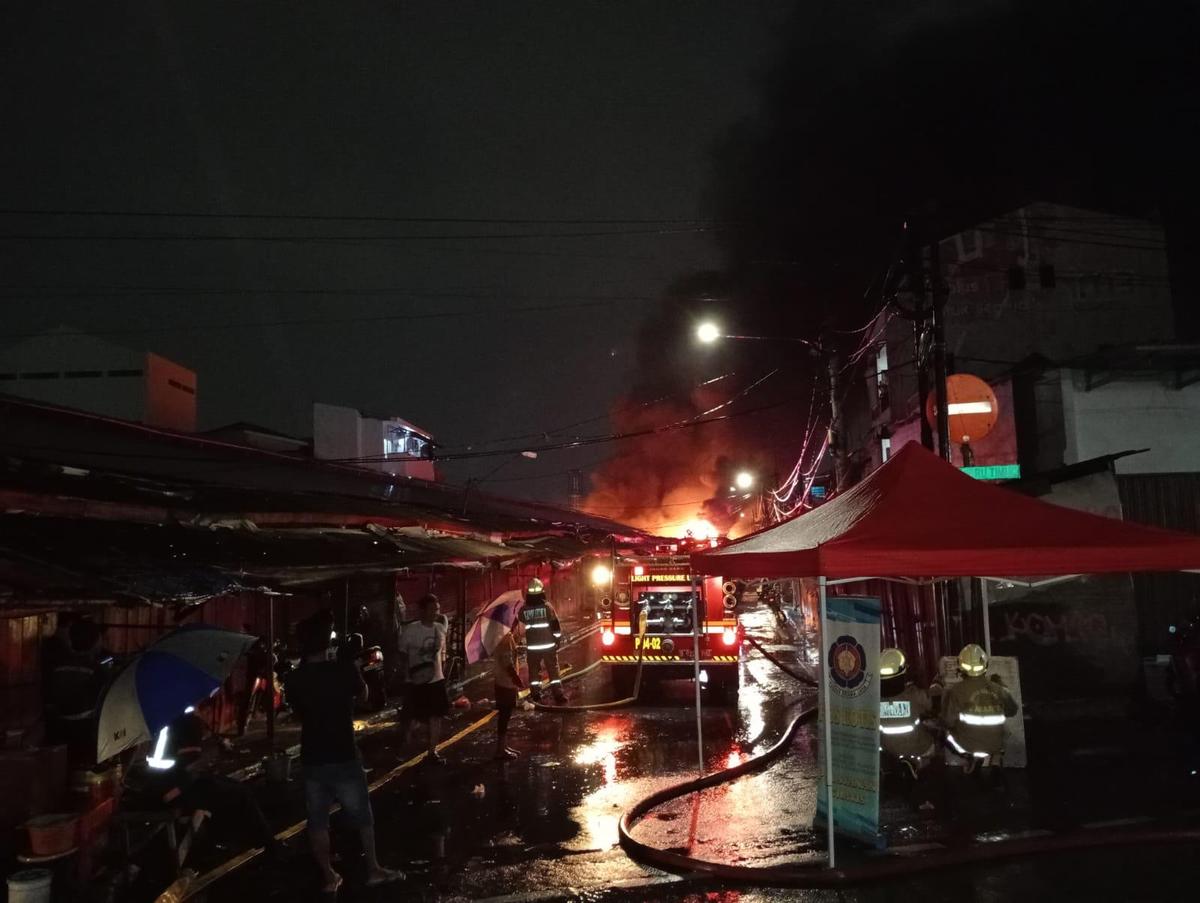 Kebakaran 50 Kios di Pasar Poncol Jakpus Diduga gegara Korsleting Listrik