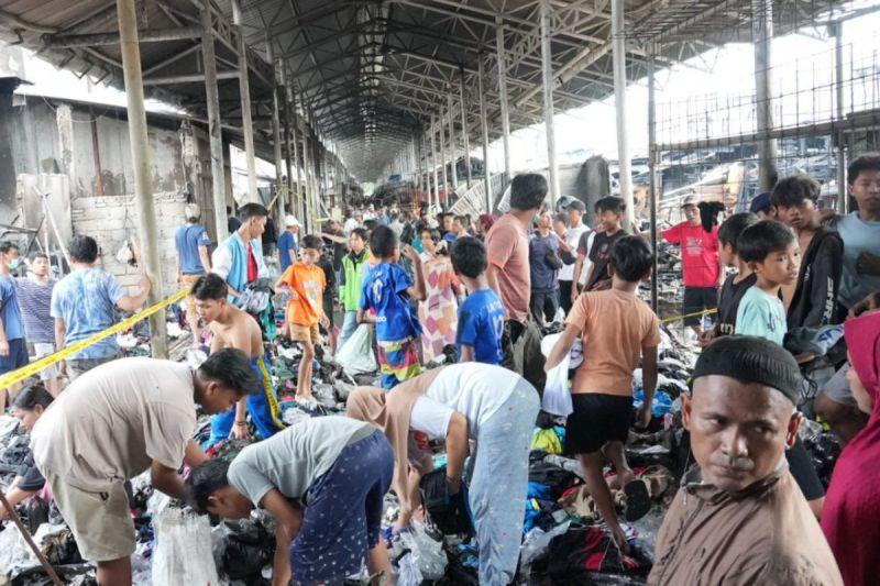 Kebakaran Puluhan Kios di Pasar Poncol Terbakar Bikin Pedagang Rugi Bandar